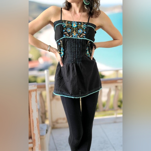 Beautiful Embroidered Cotton Tunic - Picture 7 of 7